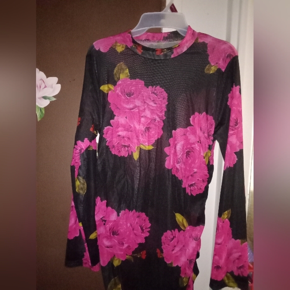 Cute floral dress 👗🖤 - Picture 4 of 7